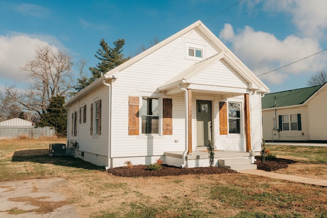 view of front of property featuring a front yard and central AC unit