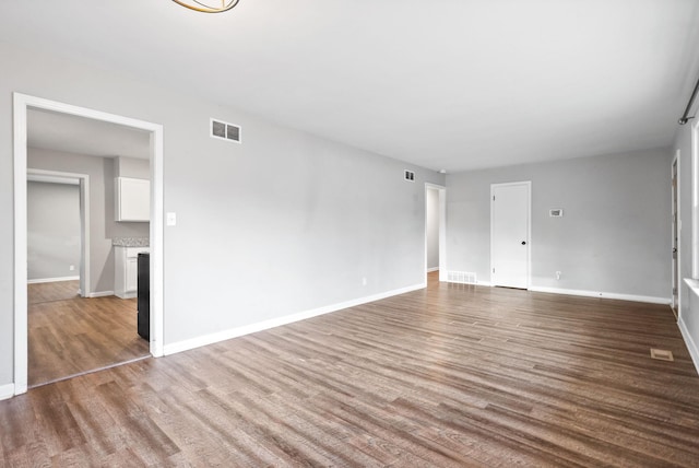 unfurnished room featuring light hardwood / wood-style flooring