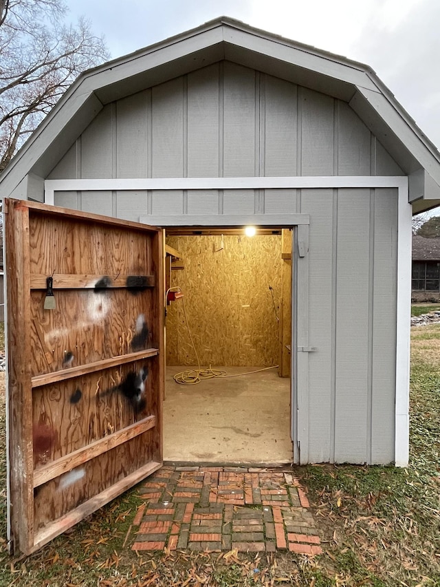 view of outbuilding