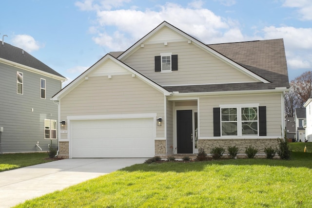 view of front of house featuring a front yard