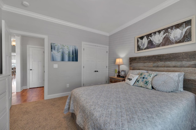 bedroom featuring carpet floors, ornamental molding, and a closet