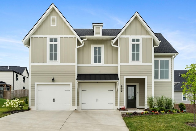 view of front facade featuring a garage