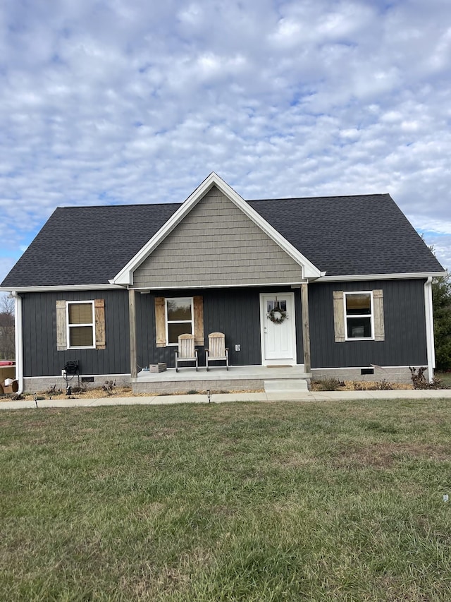 ranch-style home with a front lawn and covered porch