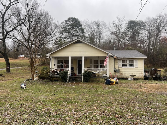 view of front of property with covered porch and a front lawn