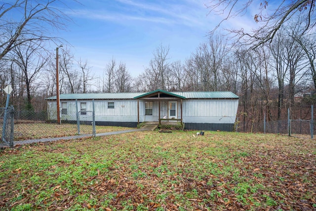 manufactured / mobile home featuring a porch and a front lawn