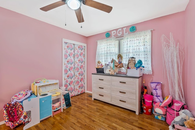 playroom featuring dark wood-style flooring and a ceiling fan