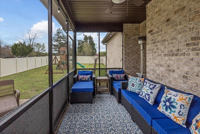 sunroom with ceiling fan