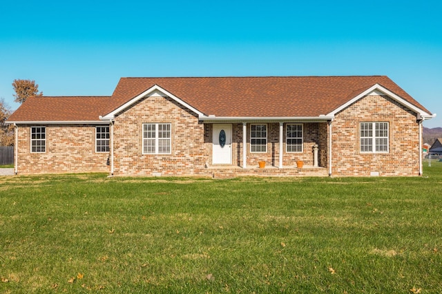 ranch-style home featuring a front lawn