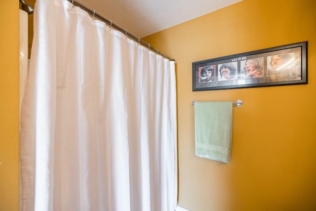 bathroom with a textured ceiling