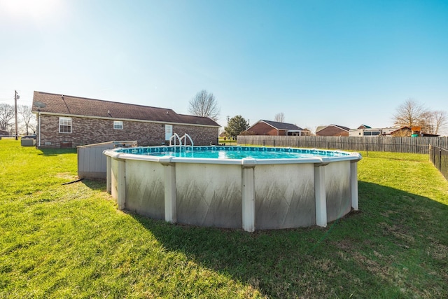 view of swimming pool with a yard