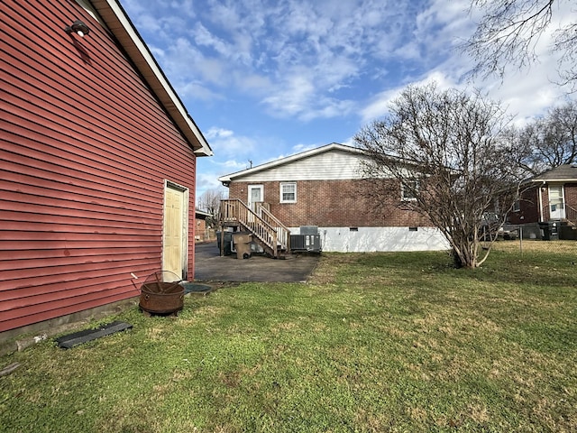 view of yard featuring cooling unit