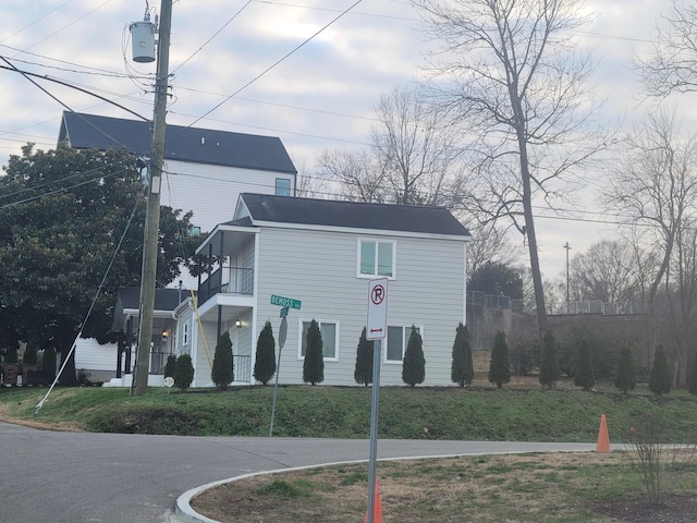 view of front of home featuring a front yard and a balcony