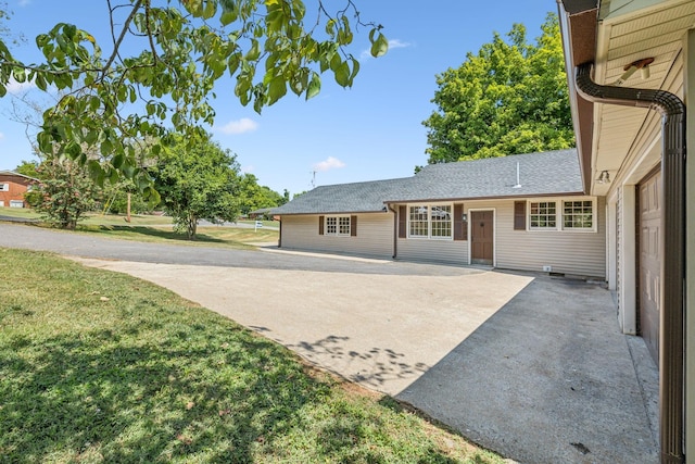 exterior space featuring a front yard