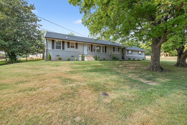 ranch-style house featuring a front yard