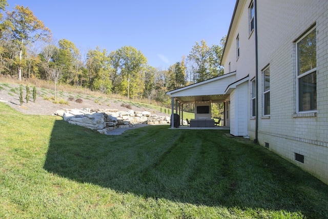 view of yard featuring a patio area