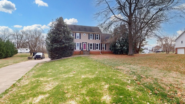 view of front of house featuring a front yard