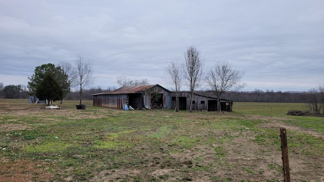 exterior space featuring an outbuilding