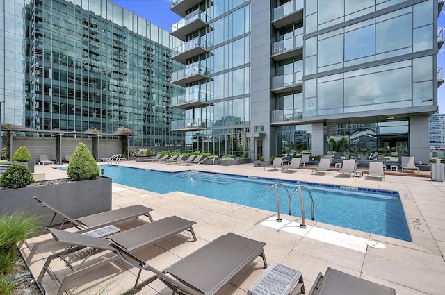 view of swimming pool featuring a patio