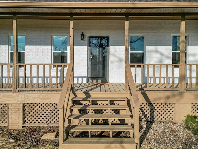 entrance to property featuring a porch