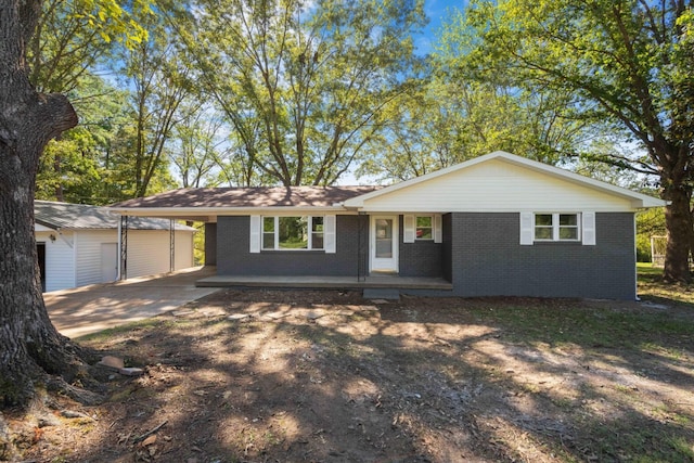 ranch-style home with a porch