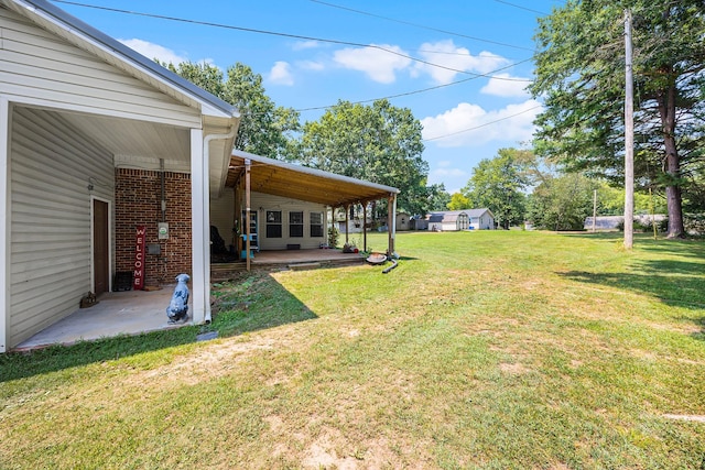 view of yard featuring a patio area