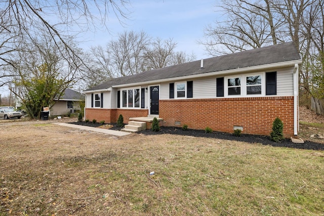 view of front of home with a front lawn