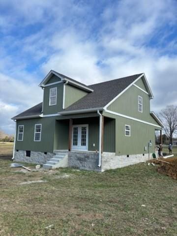 rear view of house featuring a yard