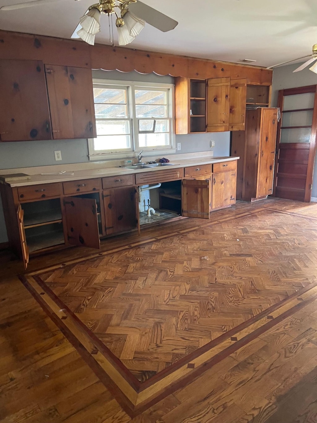 kitchen featuring ceiling fan, dark hardwood / wood-style floors, and sink