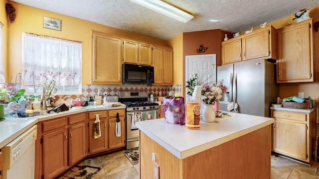 kitchen with stainless steel appliances, tasteful backsplash, a kitchen island, and a textured ceiling