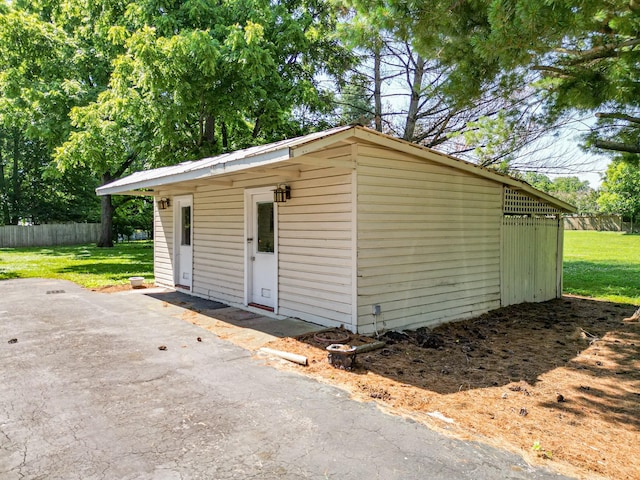 view of outdoor structure with a yard