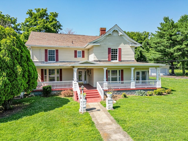 farmhouse featuring a porch and a front yard