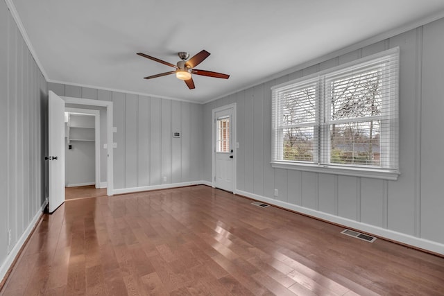 unfurnished room featuring hardwood / wood-style floors, ceiling fan, and ornamental molding