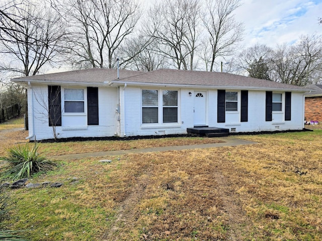 single story home featuring a front lawn