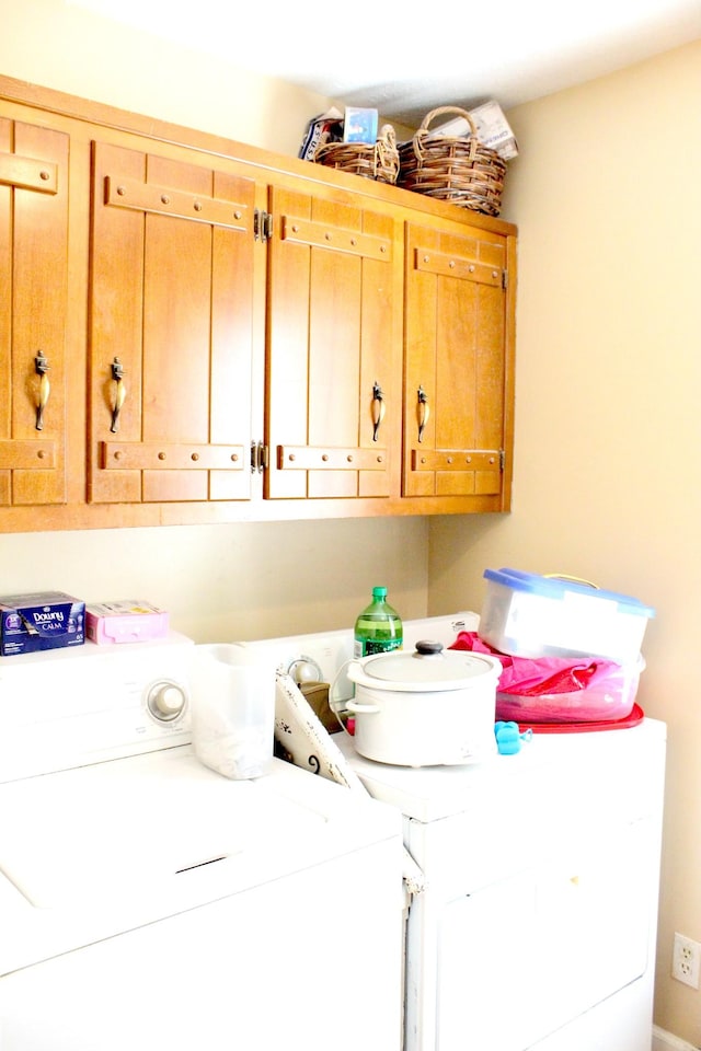 laundry area featuring cabinets and independent washer and dryer