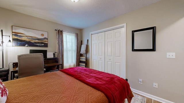 bedroom featuring a closet