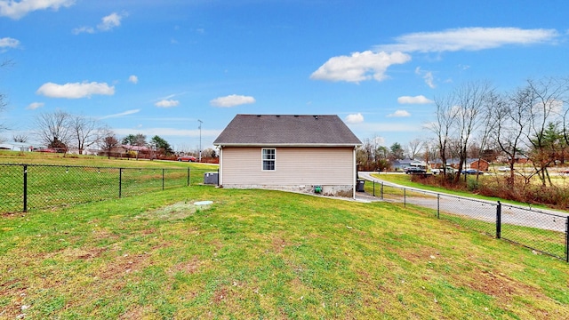 view of side of property featuring a lawn