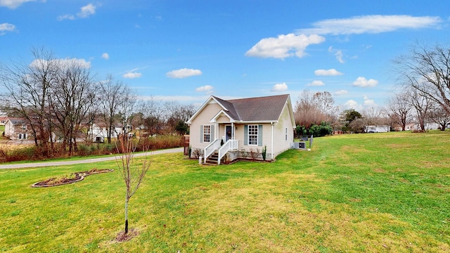 view of front of property featuring a front lawn