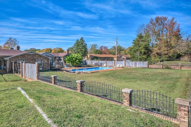 view of yard with a fenced in pool