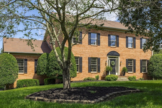 colonial home with a front yard