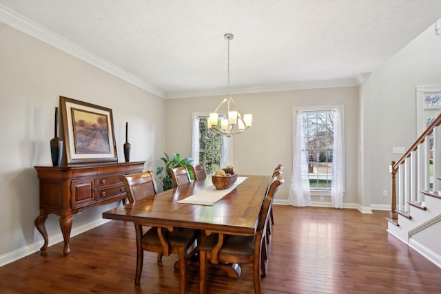 dining room featuring crown molding, a notable chandelier, and dark hardwood / wood-style floors