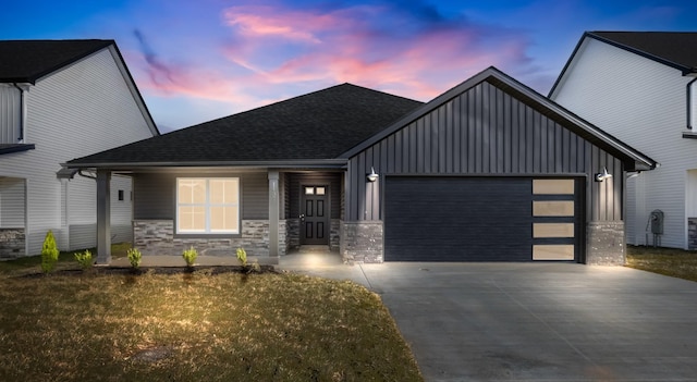 view of front of home featuring a yard and a garage