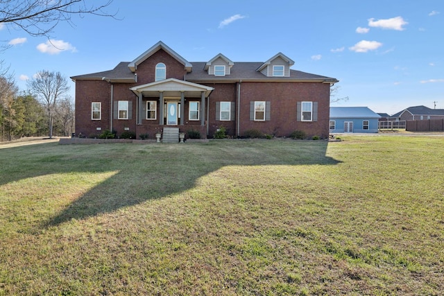 view of front of property featuring a front lawn