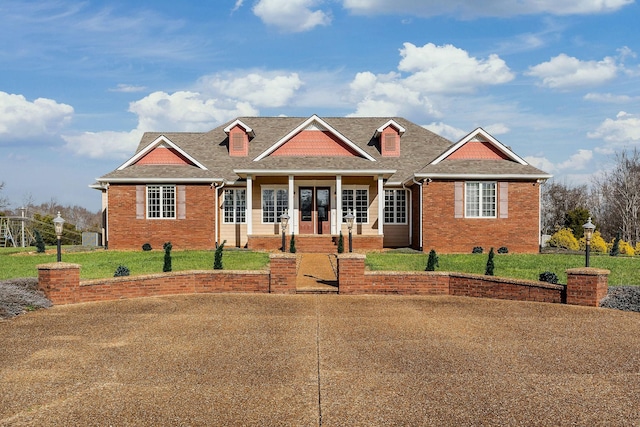 view of front of property with a front lawn