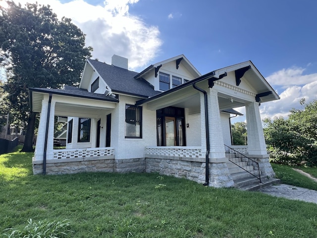 view of front of house with a front lawn and covered porch