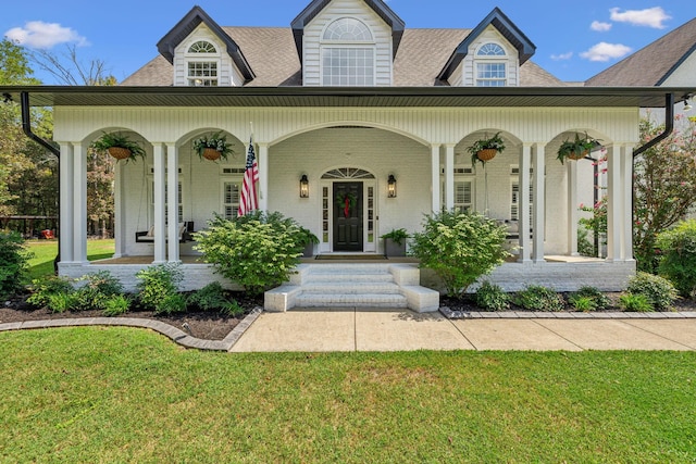 view of front facade with a front yard