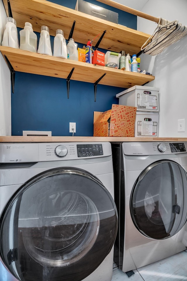 laundry room with washing machine and clothes dryer