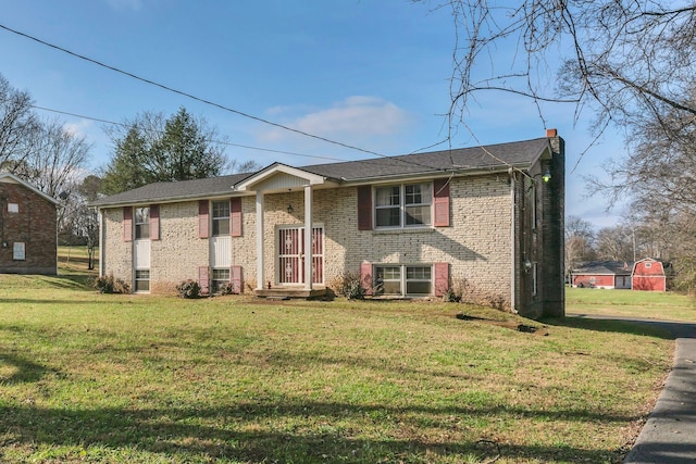 bi-level home featuring a front yard