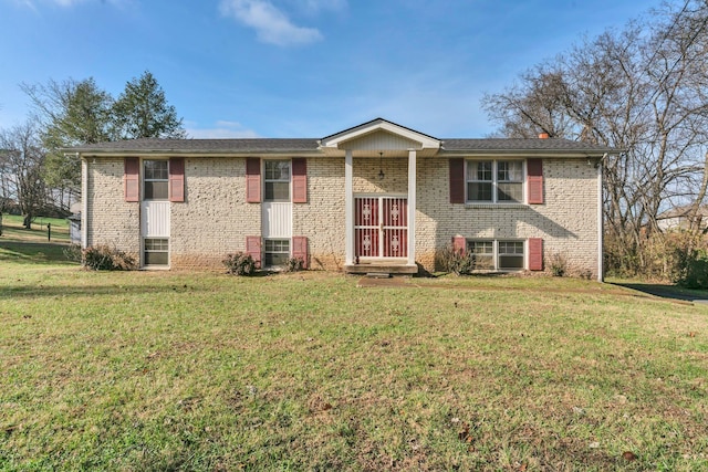 bi-level home featuring a front yard