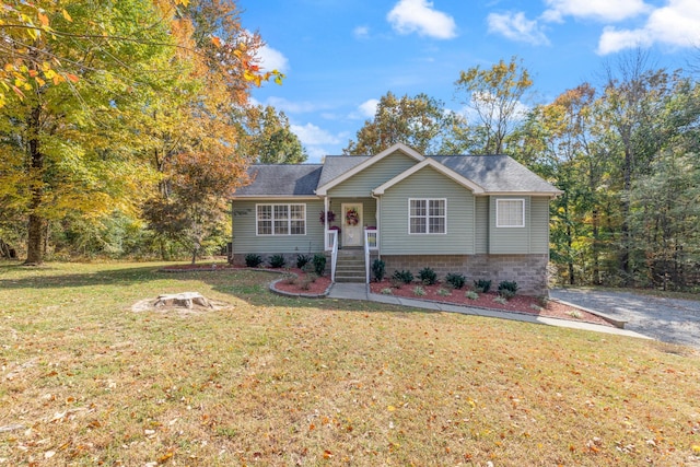 view of front of home featuring a front lawn