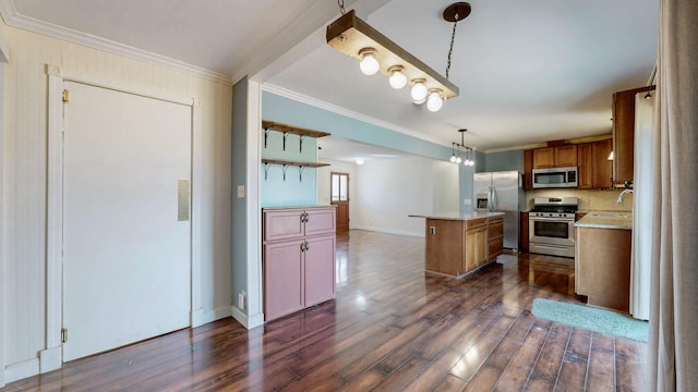 kitchen featuring appliances with stainless steel finishes, dark wood-type flooring, ornamental molding, a kitchen island, and a sink